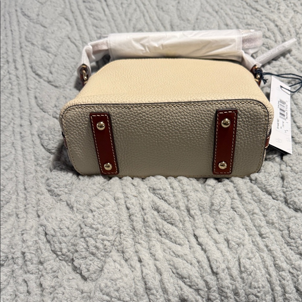 Dooney & Bourke Bone Pebbled Leather Zip Crossbody with Gold Hardware - Picture 4 of 6
